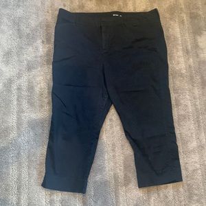 Black capris